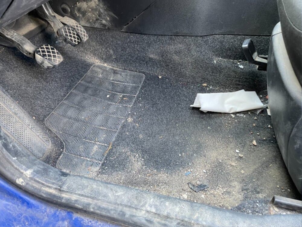 Před – Čištění sedaček a koberců – před a po – AutoShine Pardubice
