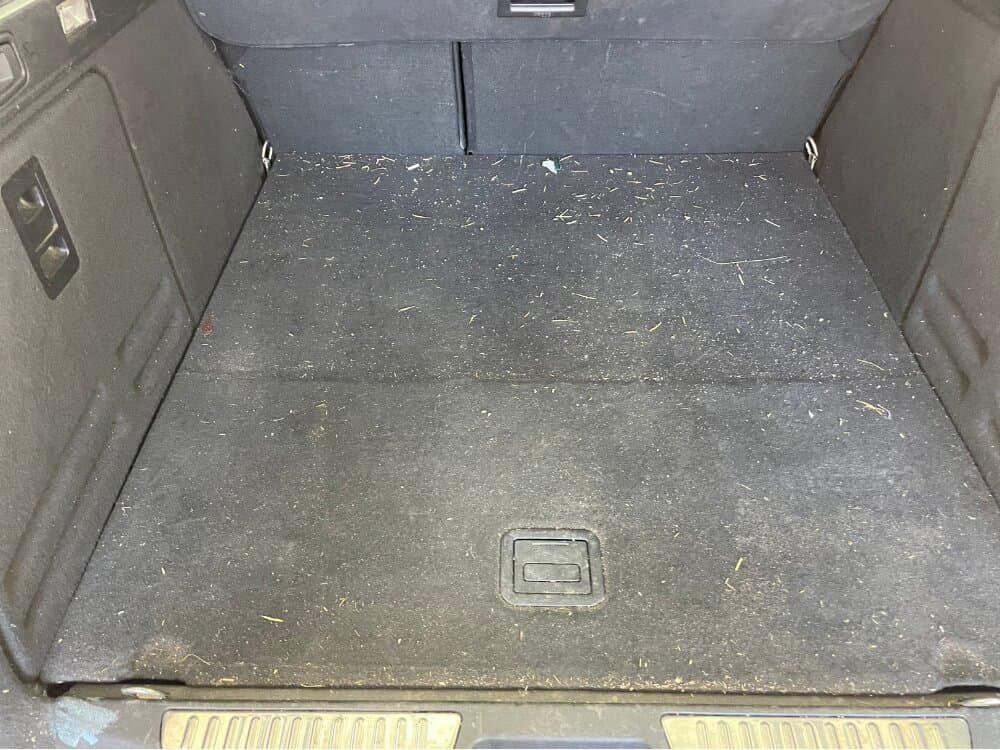 Před – Čištění kufru – před a po – AutoShine Pardubice