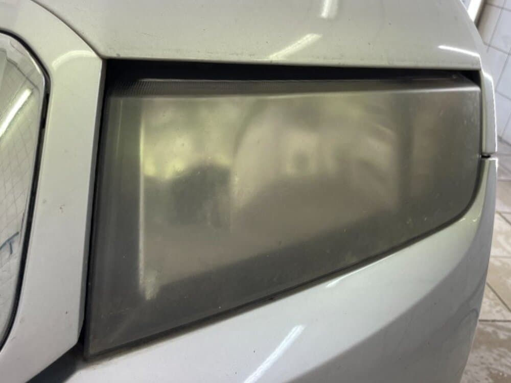 Před – Renovace světlometů – před a po – AutoShine Pardubice