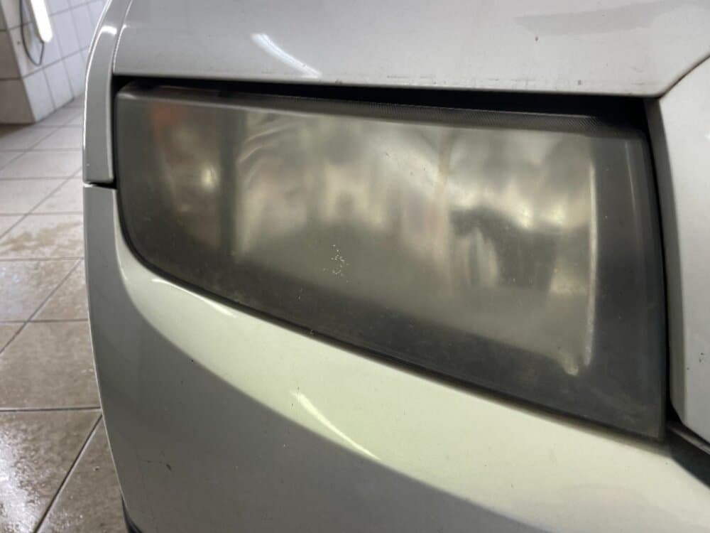 Před – Leštění světlometů – před a po – AutoShine Pardubice