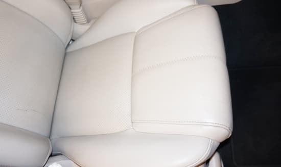 Čištění kůže v interiéru – AutoShine Pardubice
